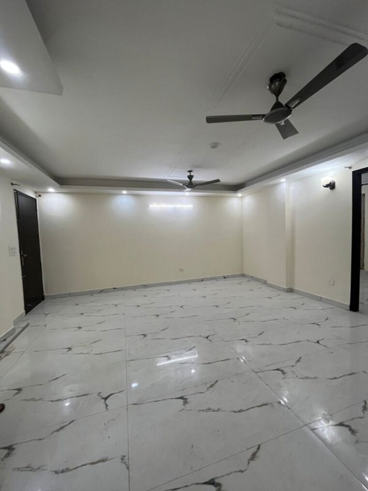 Room, hargobind enclave 3 Bedroom 130 Sq.Yd. Builder Floor In Hargobind Enclave Delhi 10058113