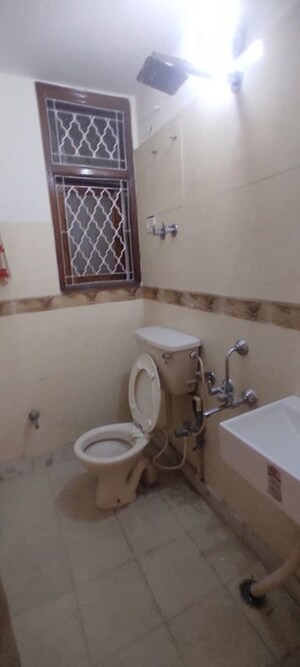 Bathroom in 1 BHK Builder Floor at Jeewan Nagar – for Rent