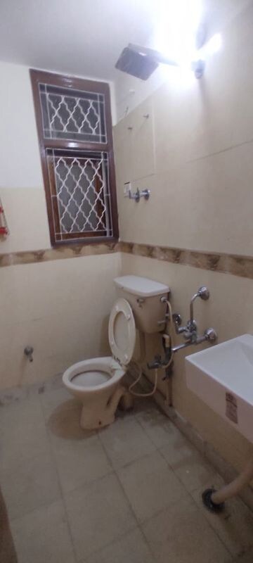 Bathroom in 1 BHK Builder Floor at Jeewan Nagar – for Rent