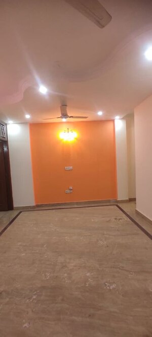 Room in 1 BHK Builder Floor at Jeewan Nagar – for Rent