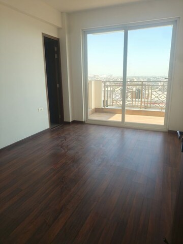 Room in 3 BHK Apartment at Sector 82 – for Rent