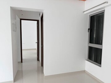 Room in 1 BHK Apartment at Kalpataru Immensa, Kolshet Road – for Rent