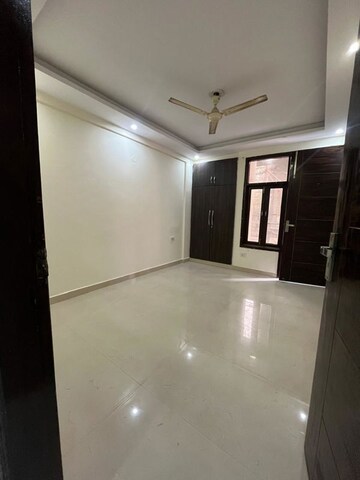 Room in 3 BHK Builder Floor at Chattarpur – for Rent