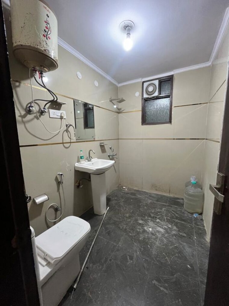 Attached Bathroom, chattarpur 3 Bedroom 140 Sq.Yd. Builder Floor In Chattarpur Delhi 10058140