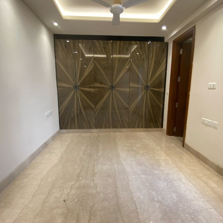 Room, new rajinder nagar 4 Bedroom 375 Sq.Yd. Builder Floor In New Rajinder Nagar Delhi 10058142