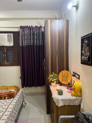 Bedroom in 1 BHK Builder Floor at Jeewan Nagar – for Rent