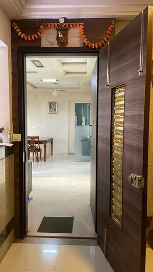 Building Lobby in 3 BHK Apartment at Hiranandani Meadows, Manpada – for Rent