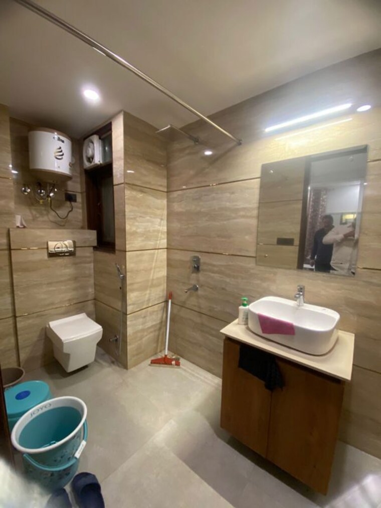 Attached Bathroom, chattarpur 3 Bedroom 150 Sq.Yd. Builder Floor In Chattarpur Delhi 10058181