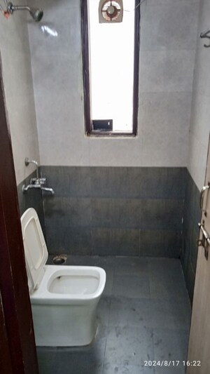 Bathroom in 1 RK Builder Floor at Minarch Tower, Sector 44 – for Rent