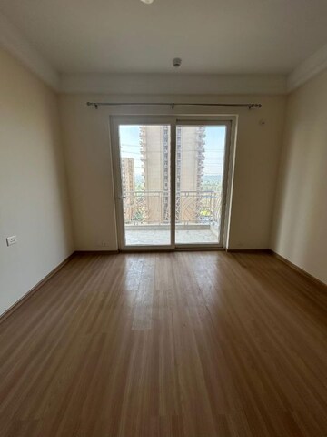 Room in 3 BHK Apartment at AIPL The Peaceful Homes, Sector 70a – for Rent