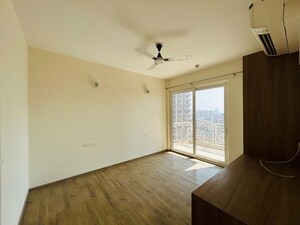 Room in 3 BHK Apartment at AIPL The Peaceful Homes, Sector 70a – for Rent