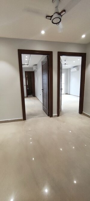 Room in 4 BHK Apartment at Emaar MGF Emerald Hills, Sector 65 – for Rent