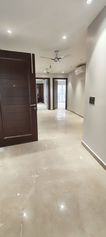 4 BHK + Pooja Room,Servant Room,Study Room,Extra Room 350 Sq.Yd. Apartment in Emaar MGF Emerald Hills