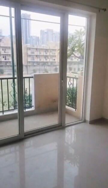 Room in 4 BHK Apartment at Emaar MGF Emerald Hills, Sector 65 – for Rent