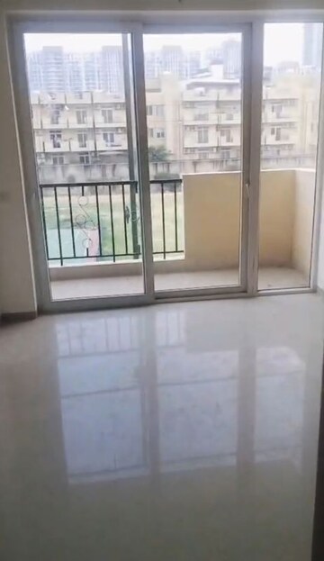 Room in 4 BHK Apartment at Emaar MGF Emerald Hills, Sector 65 – for Rent