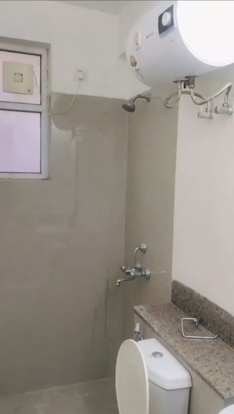 Bathroom, emaar-mgf-emerald-hills 4 Bedroom 3150 Sq.Ft. Apartment In Sector 65 Gurgaon 10058390