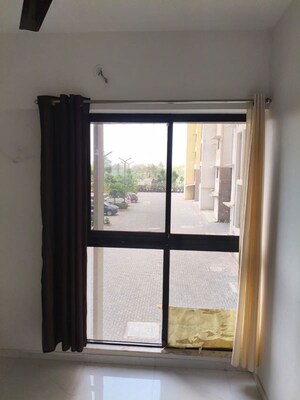 Room in 1 BHK Apartment at Runwal Gardens Phase I, Dombivli East – for Rent