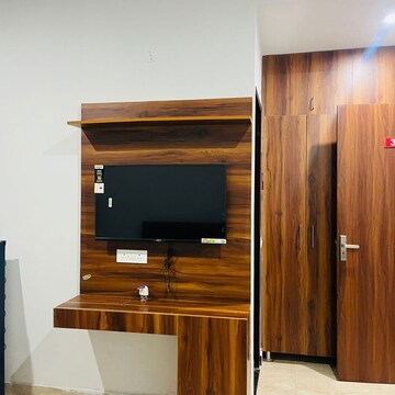 Furnished Amenities in 2 BHK Apartment at Sector 61 – for Rent