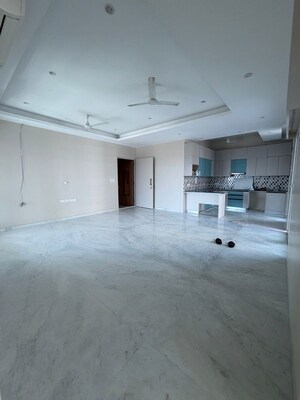 Room in 2 BHK Apartment at Enpar Lotus 101 Worli Residences, Lower Parel – for Rent