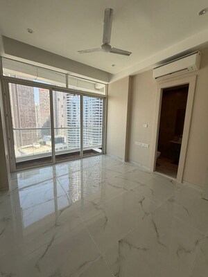 Room in 2 BHK Apartment at Enpar Lotus 101 Worli Residences, Lower Parel – for Rent