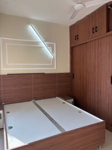 Furnished Amenities in 2.5 BHK Apartment at Signature Global Prime, Sector 63a – for Rent