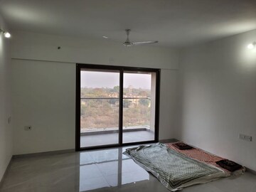 Room in 3 BHK Apartment at Oxy Beaumonde, Viman Nagar – for Rent