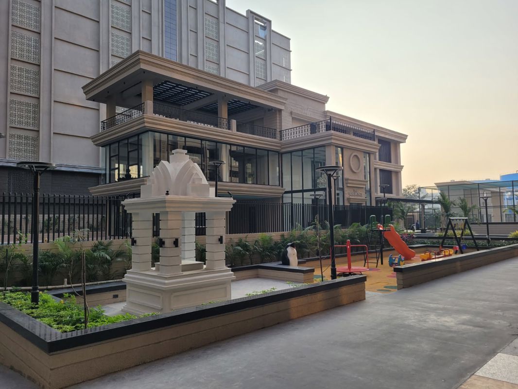 3 BHK + Pooja Room,Study Room,Extra Room Apartment For Rent in Oxy Beaumonde