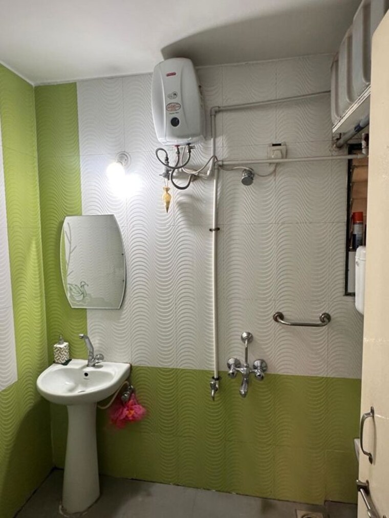 Bathroom, sai-orchards-apartment 2 Bedroom 1100 Sq.Ft. Apartment In Pimple Saudagar Pune 10058931