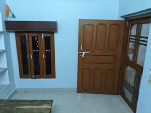 Room in 2 BHK Independent House at Alambagh – for Rent