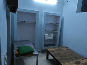 Room in 2 BHK Independent House at Alambagh – for Rent