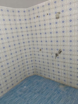 Bathroom in 2 BHK Independent House at Alambagh – for Rent
