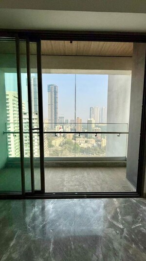 Room in 3 BHK Apartment at Prestige Jasdan Classic, Mahalaxmi – for Rent