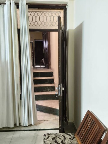 Room in 5 BHK Independent House at Mehrauli – for Sale