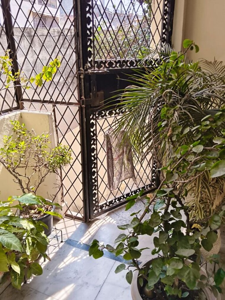 Balcony, mehrauli 5 Bedroom 110 Sq.Yd. Independent House In Mehrauli Delhi 10053571