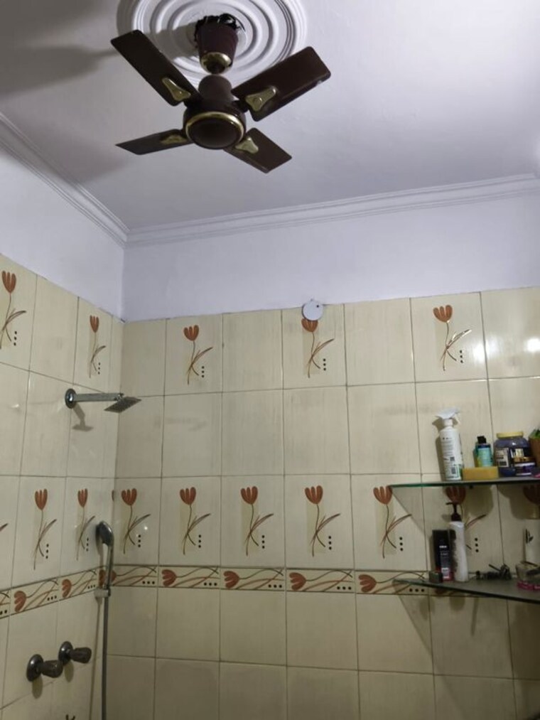 Bathroom, mehrauli 5 Bedroom 110 Sq.Yd. Independent House In Mehrauli Delhi 10053571