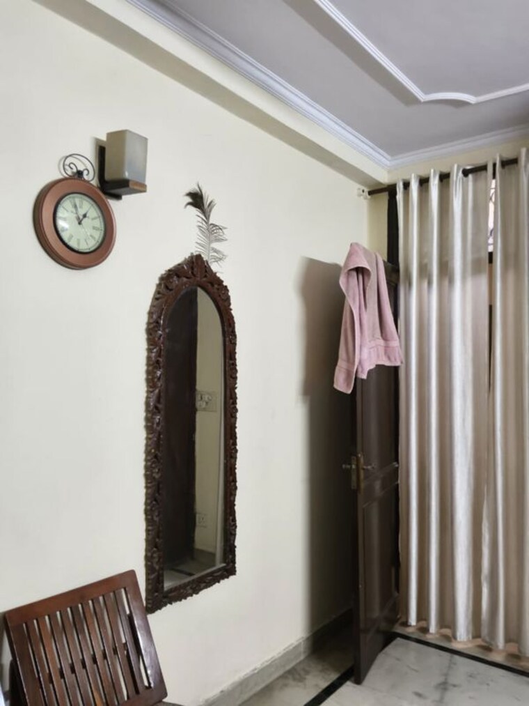 Room, mehrauli 5 Bedroom 110 Sq.Yd. Independent House In Mehrauli Delhi 10053571