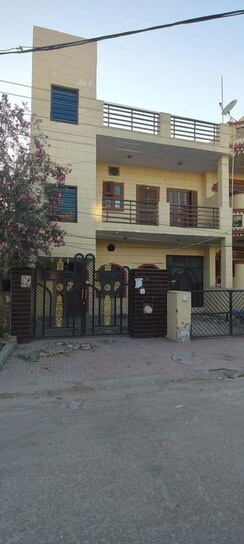3 BHK + Pooja Room Independent House For Sale in Sector 8