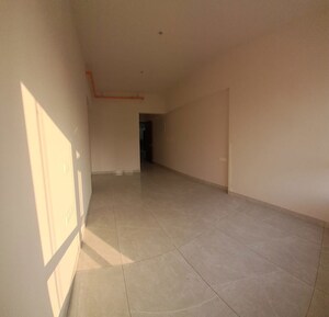 Room in 2 BHK Apartment at Shreepati Heights, Tardeo – for Rent