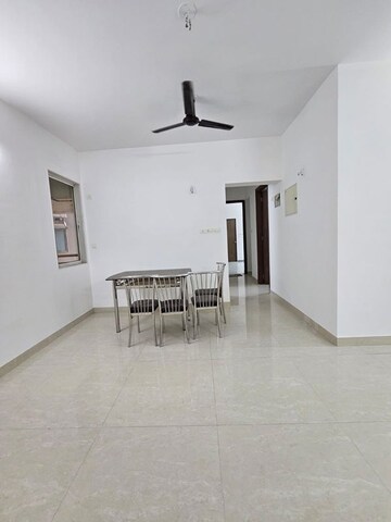 Room in 3 BHK Apartment at Lodha Woods, Kandivali East – for Sale