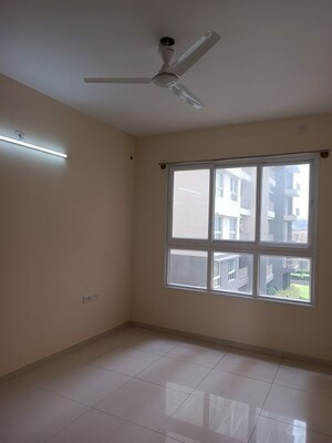 Room in 3 BHK Apartment at Godrej Aqua, International Airport Road – for Rent