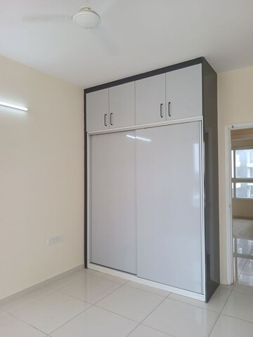 Room in 3 BHK Apartment at Godrej Aqua, International Airport Road – for Rent