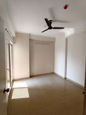 Room in 3 BHK Apartment at Amrapali Golf Homes, Sector 4 Greater Noida – for Rent