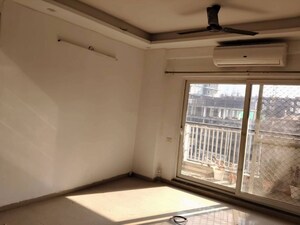 Room in 3 BHK Apartment at Amrapali Golf Homes, Sector 4 Greater Noida – for Rent