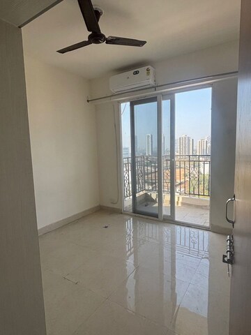 Room in 2 BHK Apartment at Signature Global Prime, Sector 63a – for Sale