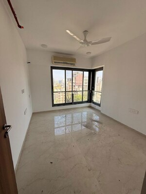 Room in 2 BHK Apartment at Khar West – for Rent