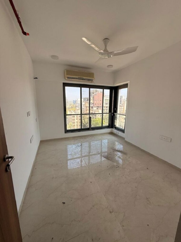 Room, khar west 2 Bedroom 700 Sq.Ft. Apartment In Khar West Mumbai 10059245