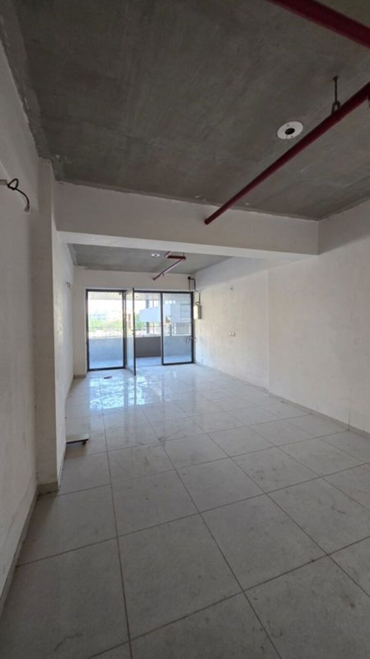Room, gota Commercial Office Space 600 Sq.Ft. In Gota Ahmedabad 10059392