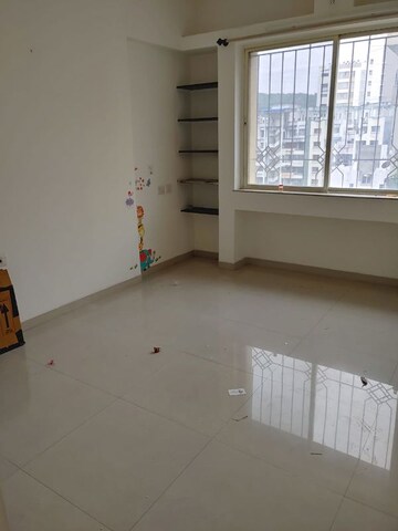 Room in 2 BHK Apartment at Ambiience Antilia, Bavdhan – for Rent