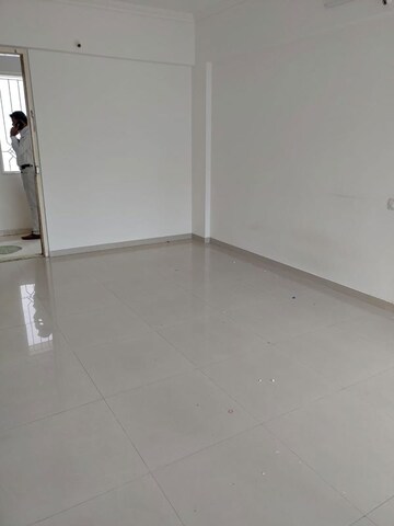 Room in 3 BHK Apartment at Ambiience Antilia, Bavdhan – for Rent