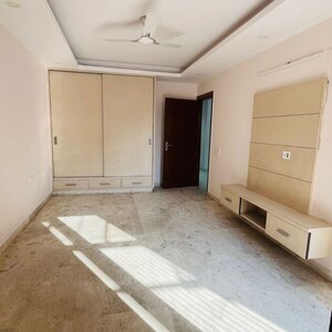 Room in 3 BHK Builder Floor at South Extension I – for Rent